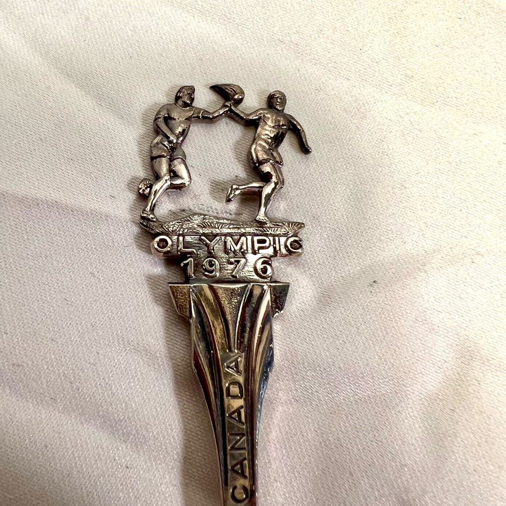 Lot of 2 vintage souvenir spoons, 1976 Olympics & RCMP 1873-1973 made n Holland - Picture 6 of 10